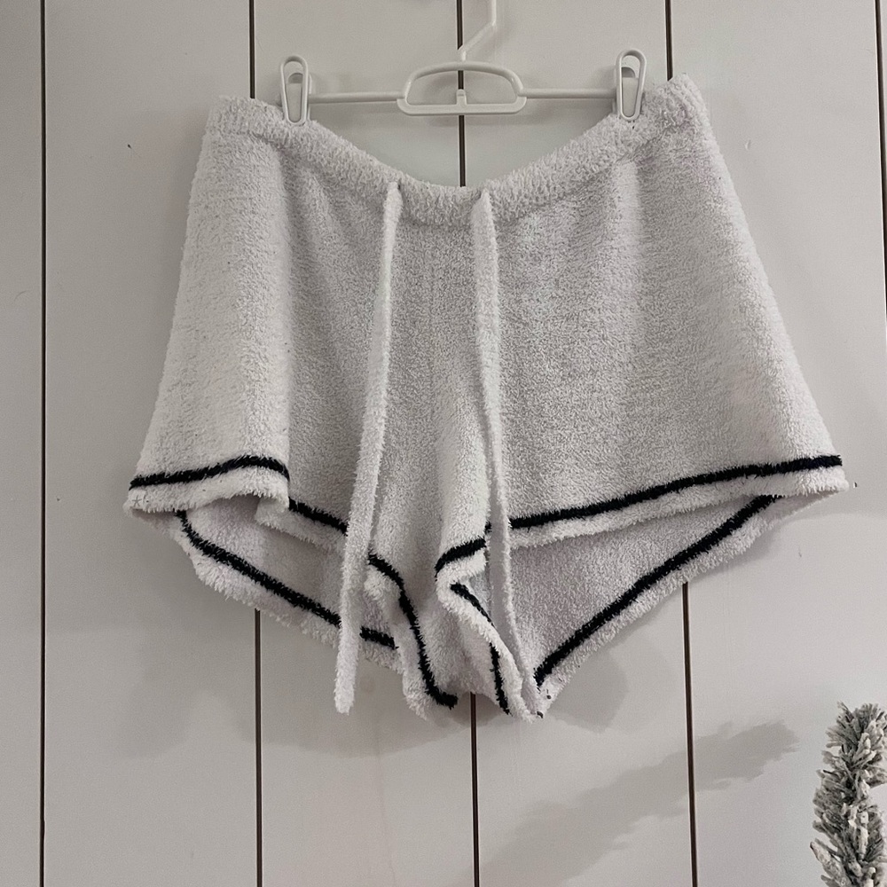 Barefoot dreams white & black sleep shorts